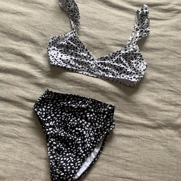 ASOS black and white dot ruffle high rise bikini - Picture 3 of 7